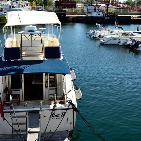 Blue II Yacht Hotel อาร์บาตักซ์ ภายนอก รูปภาพ