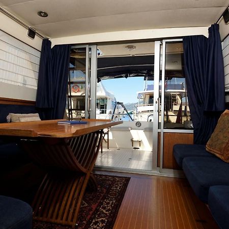 Blue II Yacht Hotel อาร์บาตักซ์ ภายนอก รูปภาพ