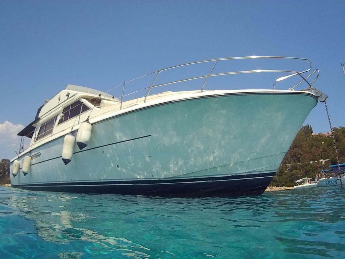 Blue II Yacht Hotel อาร์บาตักซ์ ภายนอก รูปภาพ