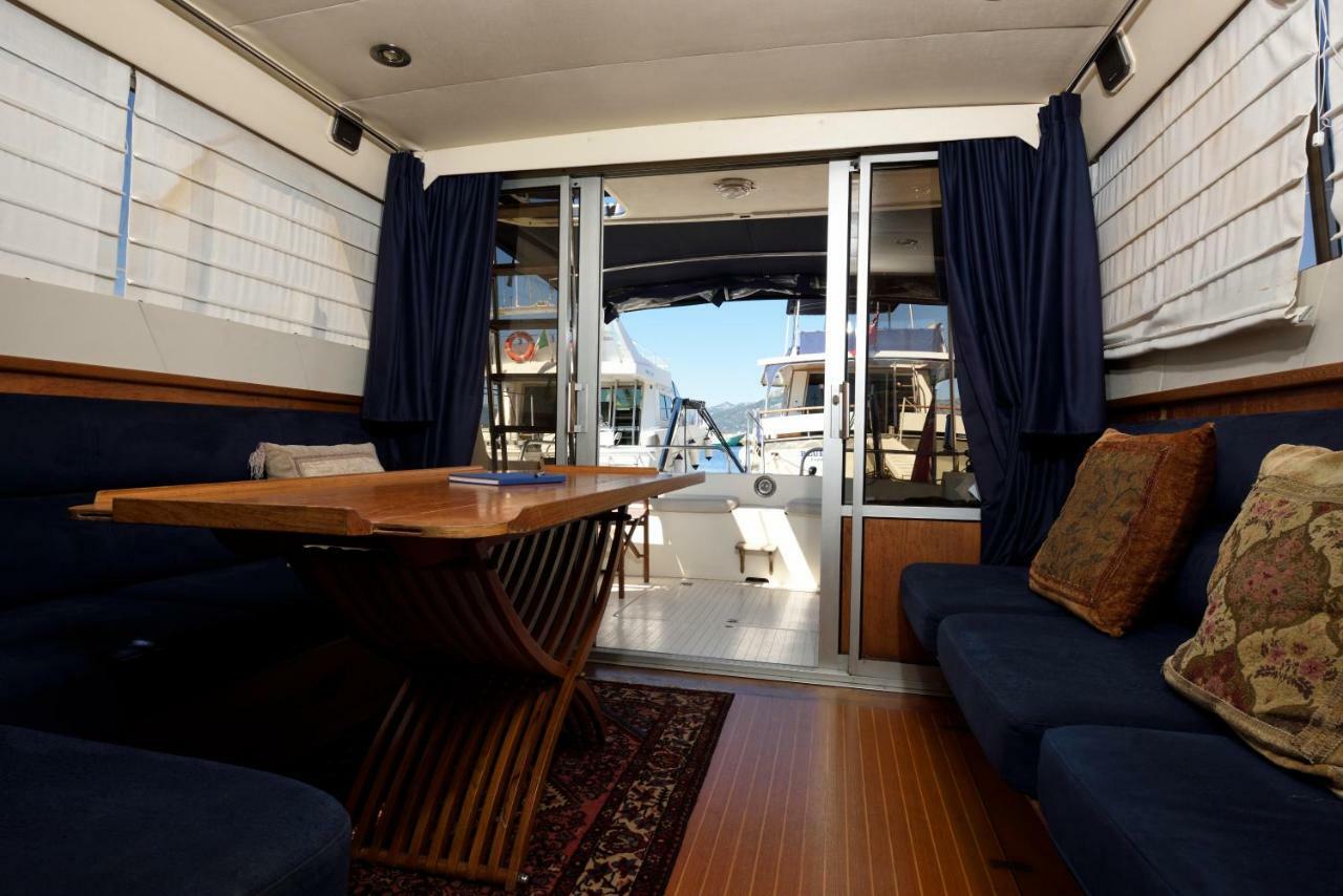 Blue II Yacht Hotel อาร์บาตักซ์ ภายนอก รูปภาพ