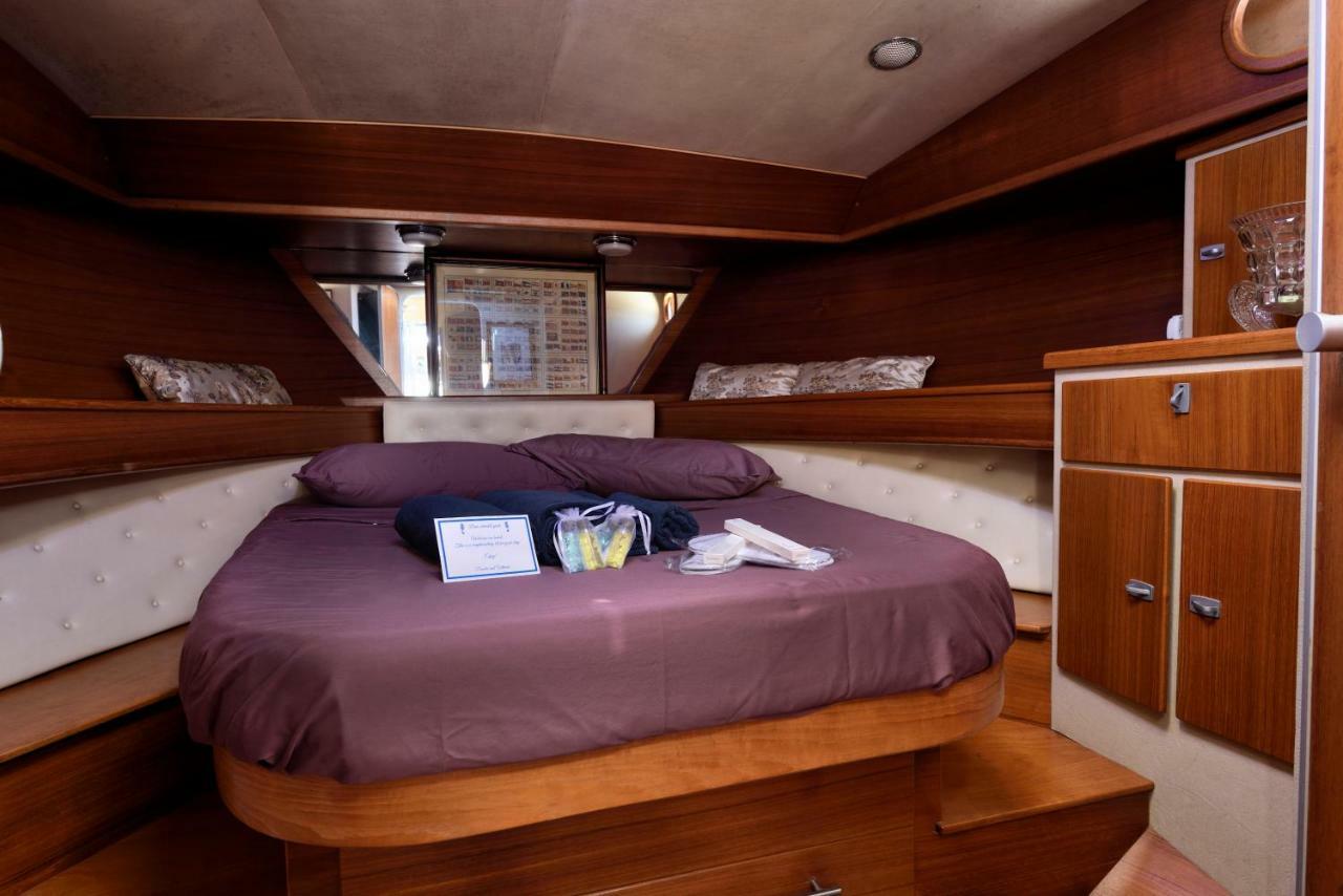 Blue II Yacht Hotel อาร์บาตักซ์ ภายนอก รูปภาพ