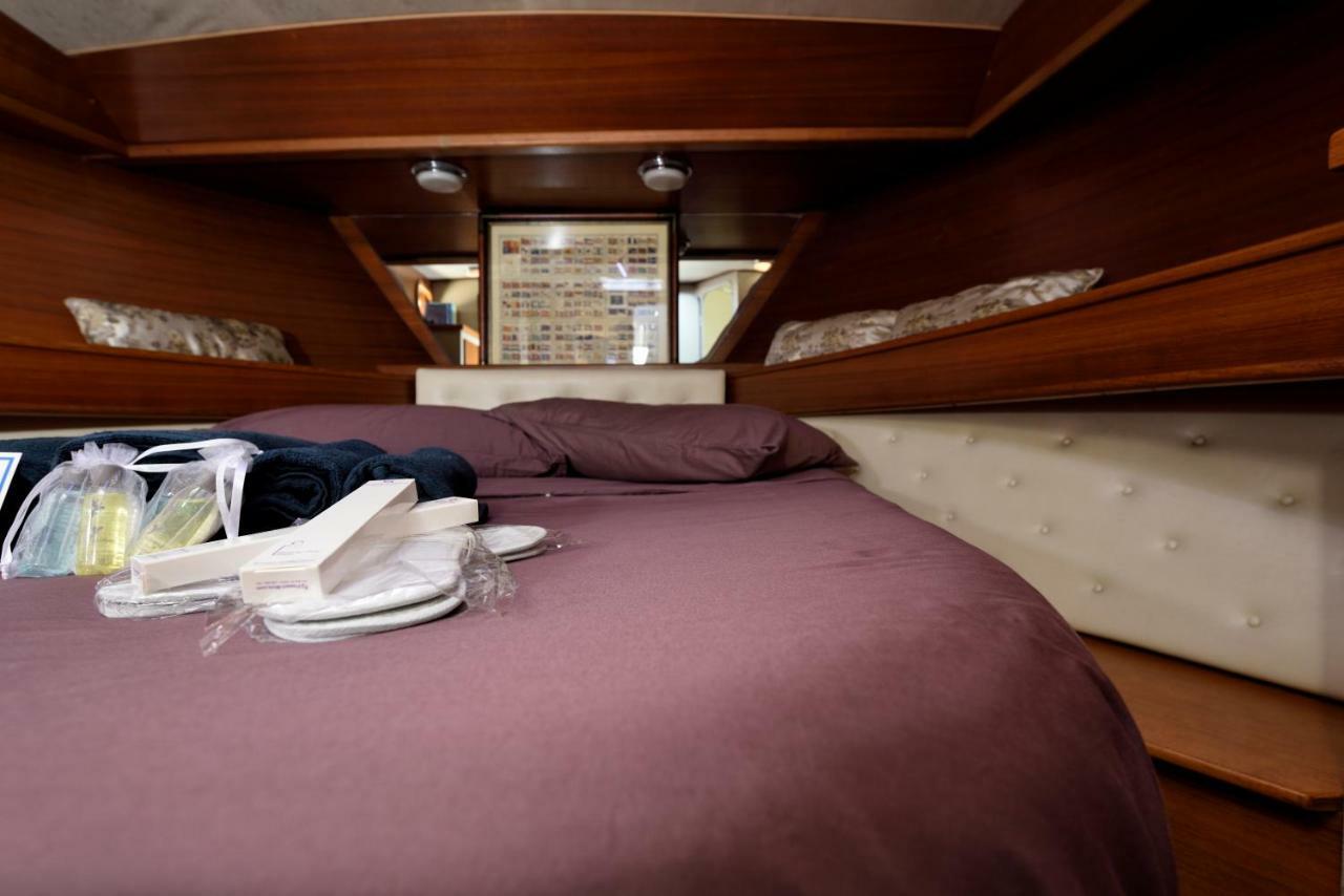 Blue II Yacht Hotel อาร์บาตักซ์ ภายนอก รูปภาพ