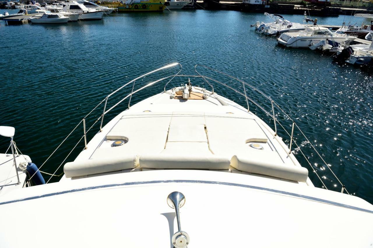Blue II Yacht Hotel อาร์บาตักซ์ ภายนอก รูปภาพ