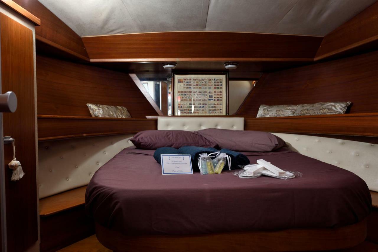 Blue II Yacht Hotel อาร์บาตักซ์ ภายนอก รูปภาพ